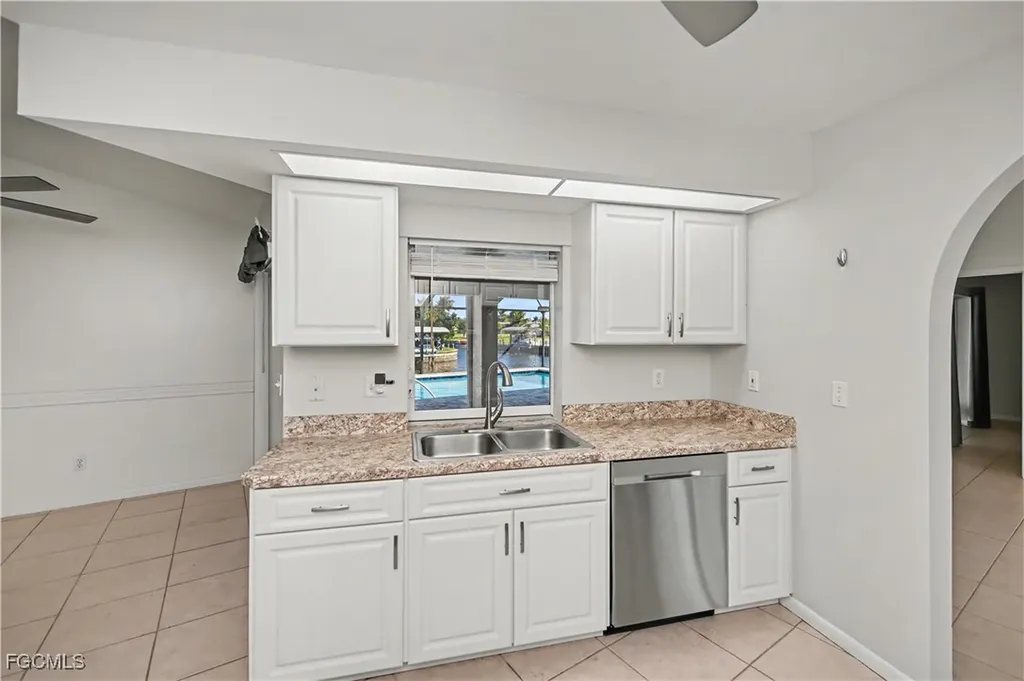2201 SE 10th Avenue Cape Coral FL 33990