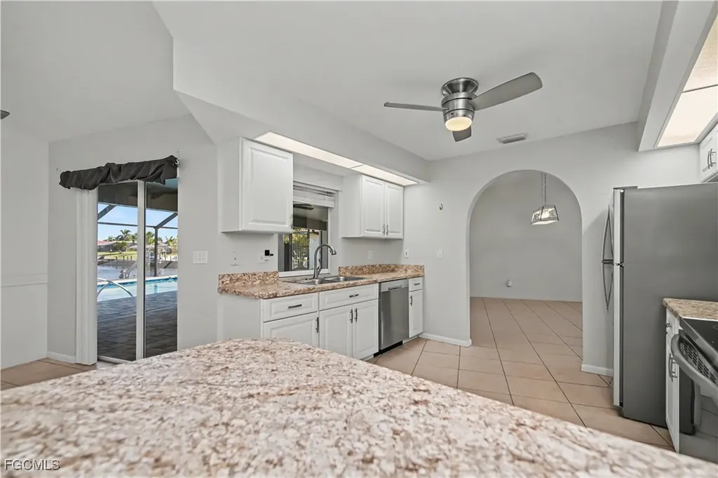 2201 SE 10th Avenue Cape Coral FL 33990