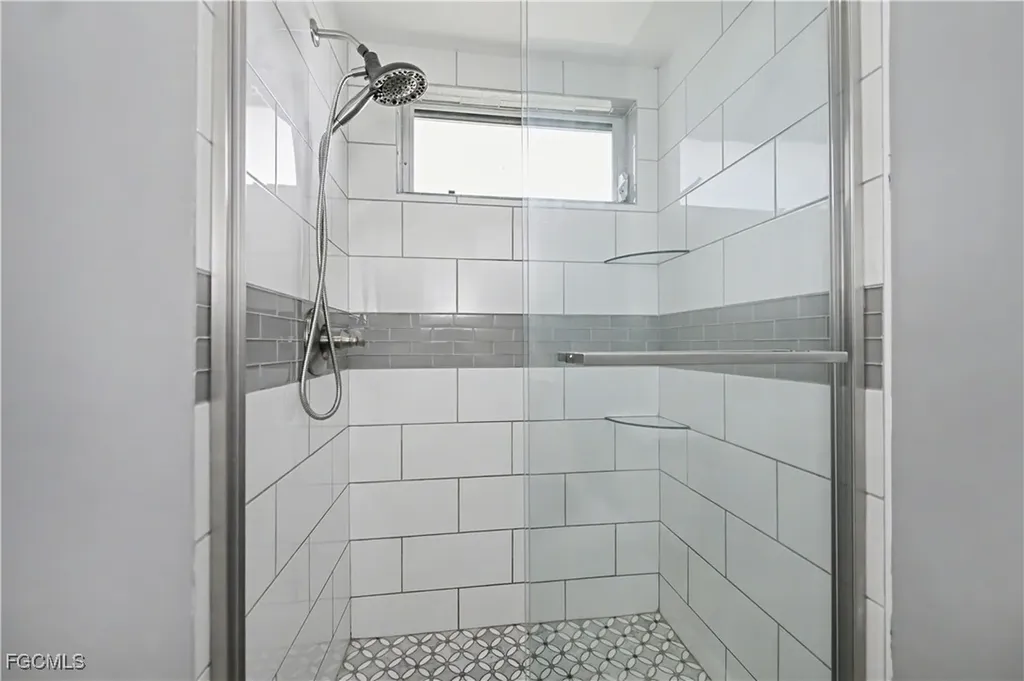 2201 SE 10th Avenue Cape Coral FL 33990