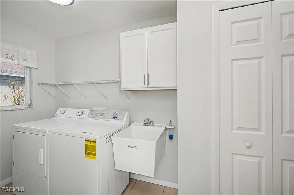 2201 SE 10th Avenue Cape Coral FL 33990