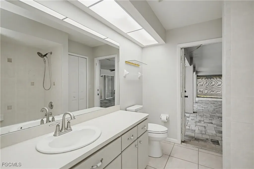 2201 SE 10th Avenue Cape Coral FL 33990