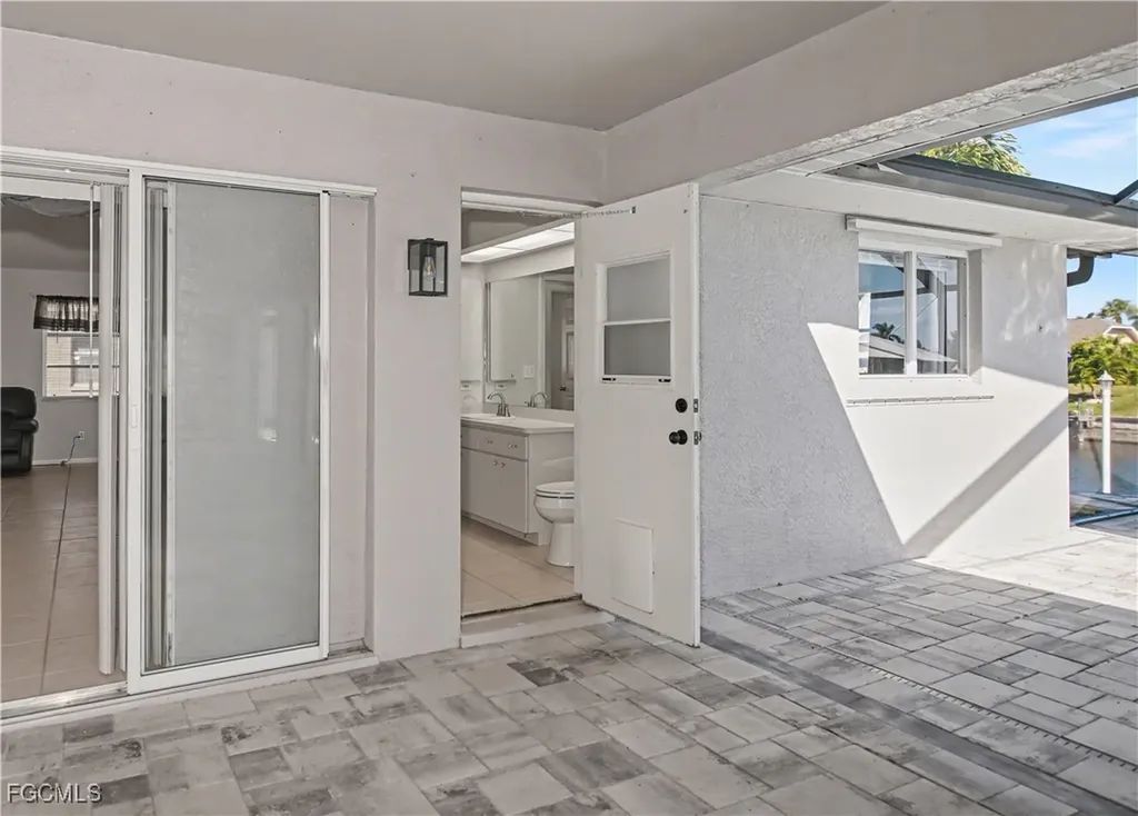 2201 SE 10th Avenue Cape Coral FL 33990