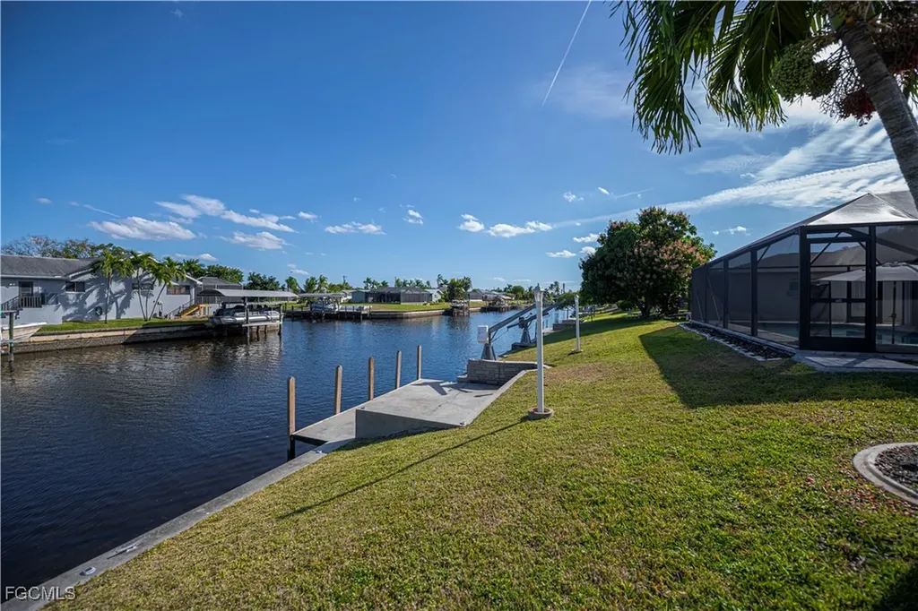 2201 SE 10th Avenue Cape Coral FL 33990