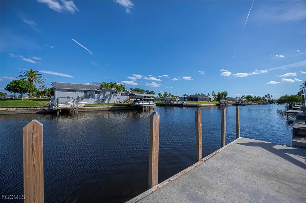 2201 SE 10th Avenue Cape Coral FL 33990