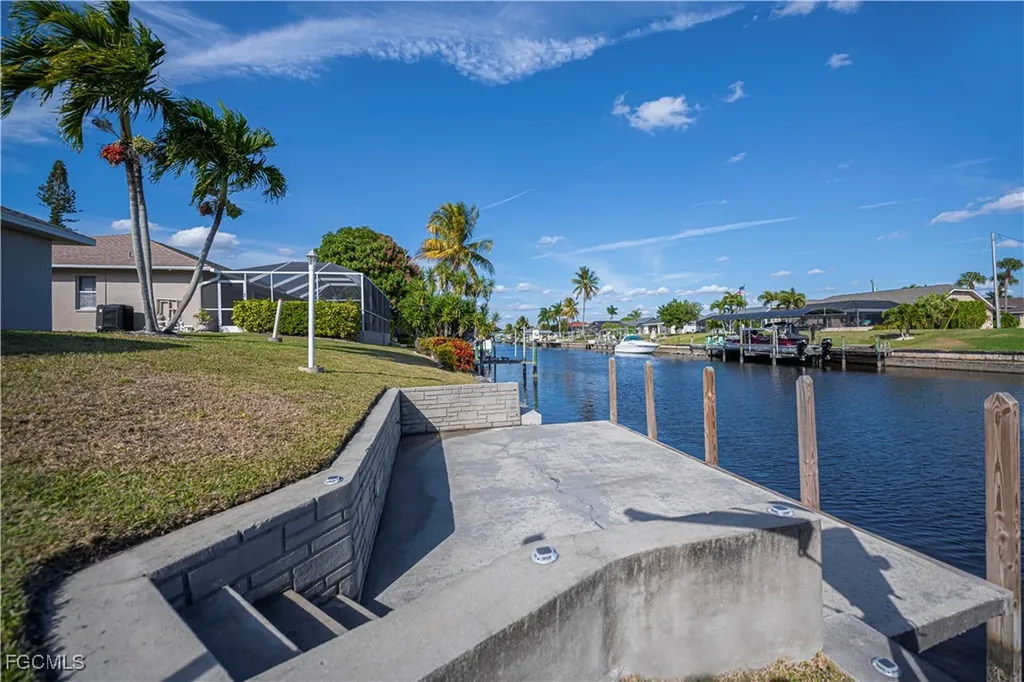 2201 SE 10th Avenue Cape Coral FL 33990
