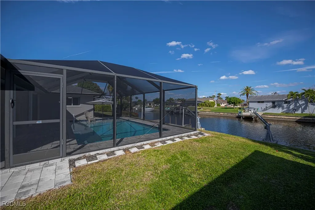 2201 SE 10th Avenue Cape Coral FL 33990