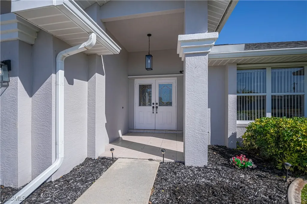 2201 SE 10th Avenue Cape Coral FL 33990