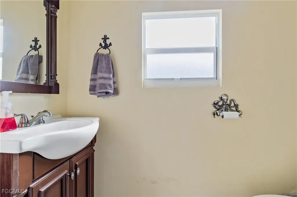 329 NE 9th Street Cape Coral FL 33909