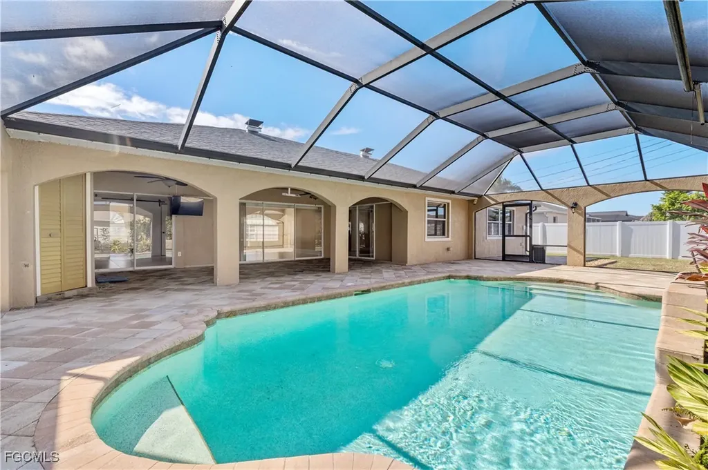 329 NE 9th Street Cape Coral FL 33909