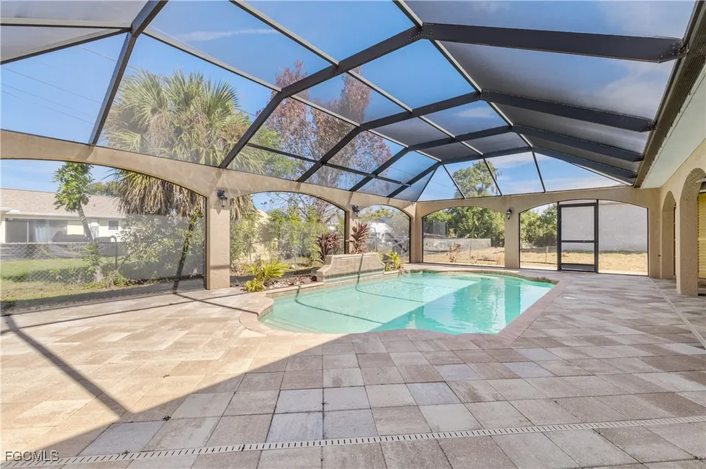 329 NE 9th Street Cape Coral FL 33909