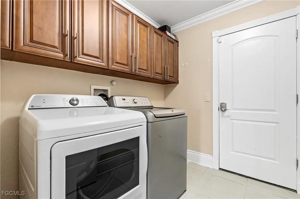 329 NE 9th Street Cape Coral FL 33909