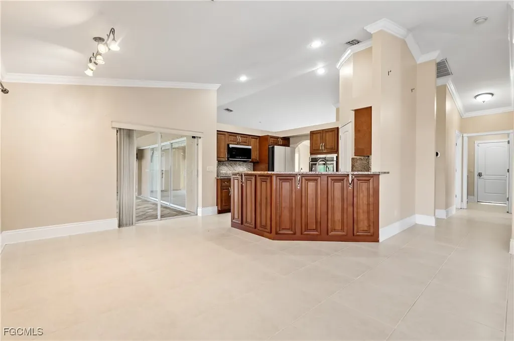 329 NE 9th Street Cape Coral FL 33909