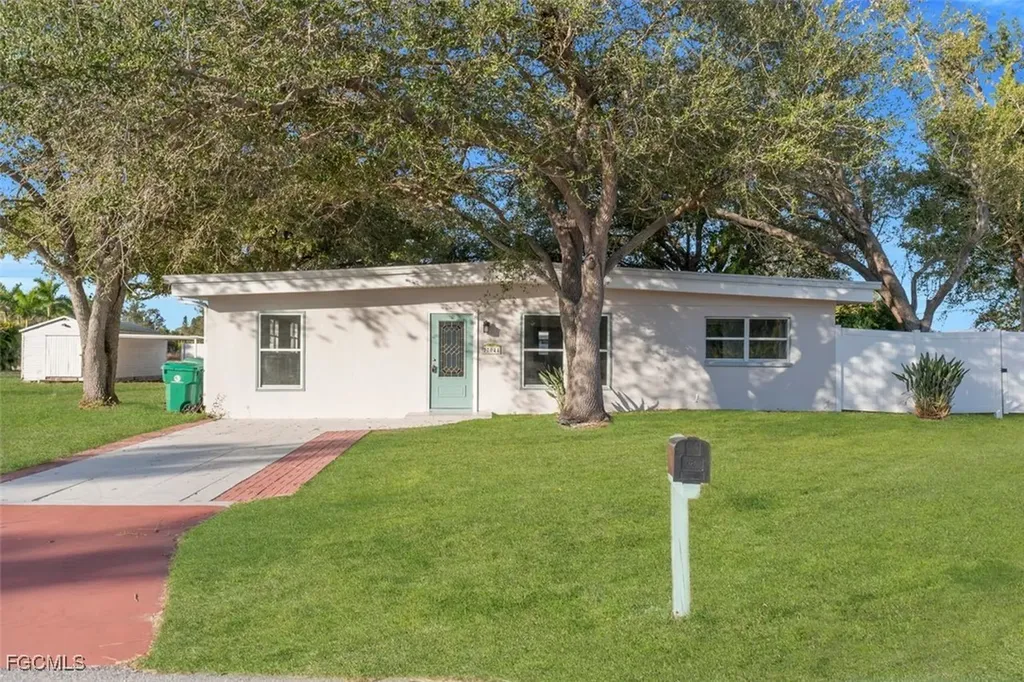 Punta Gorda FL, 27044 Briar Court