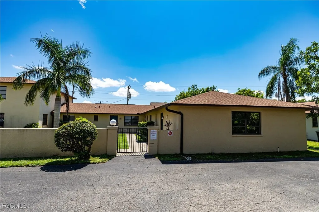 1104 SE 8th Street Cape Coral FL 33990