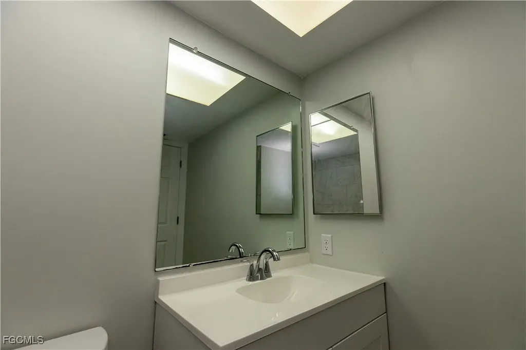 1104 SE 8th Street Cape Coral FL 33990