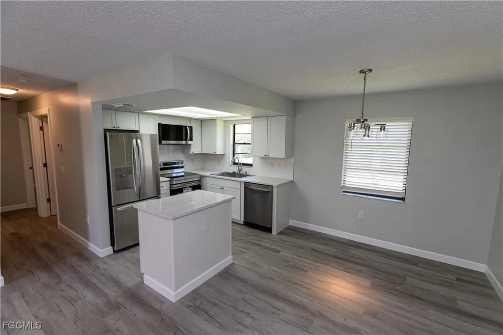 1104 SE 8th Street Cape Coral FL 33990