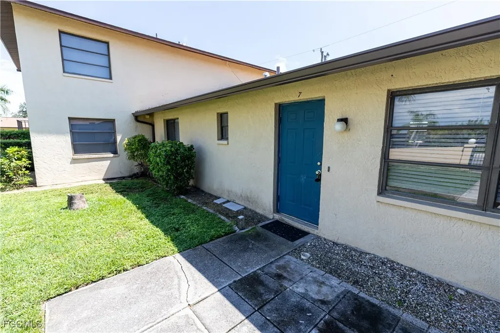 1104 SE 8th Street Cape Coral FL 33990