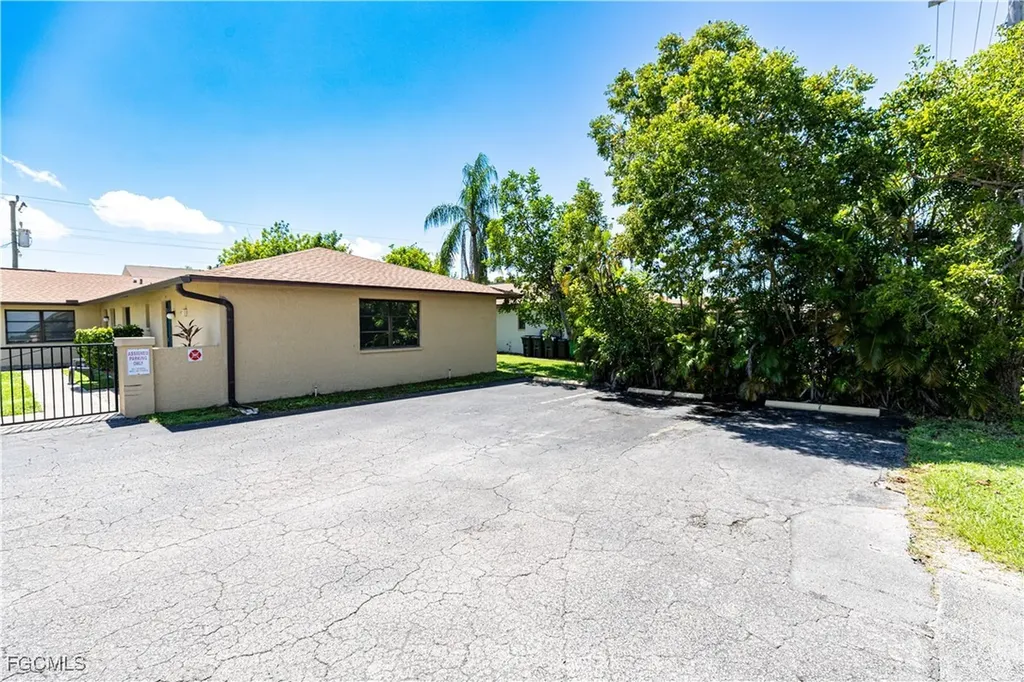 1104 SE 8th Street Cape Coral FL 33990