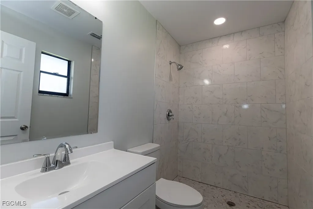 1104 SE 8th Street Cape Coral FL 33990