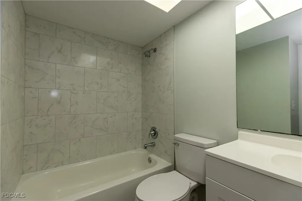 1104 SE 8th Street Cape Coral FL 33990