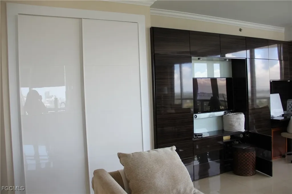 4401 Collins Avenue Miami Beach FL 33140-3227