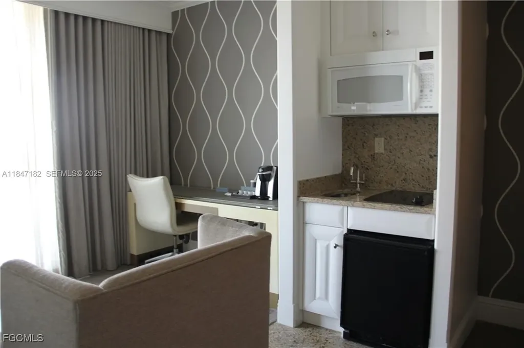 4401 Collins Avenue Miami Beach FL 33140-3227