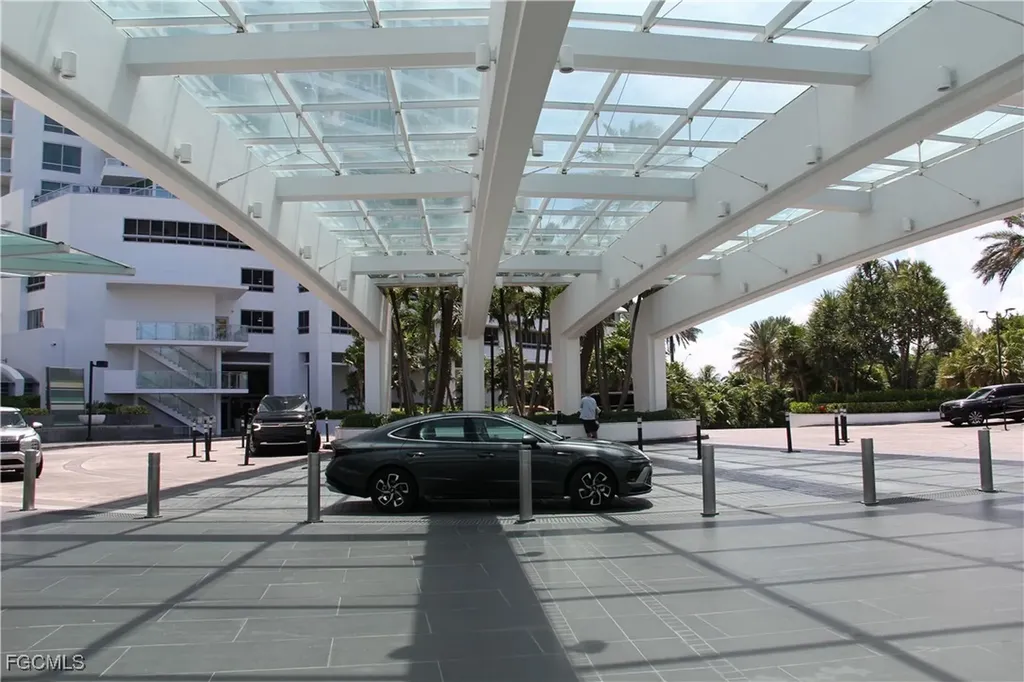 4401 Collins Avenue Miami Beach FL 33140-3227