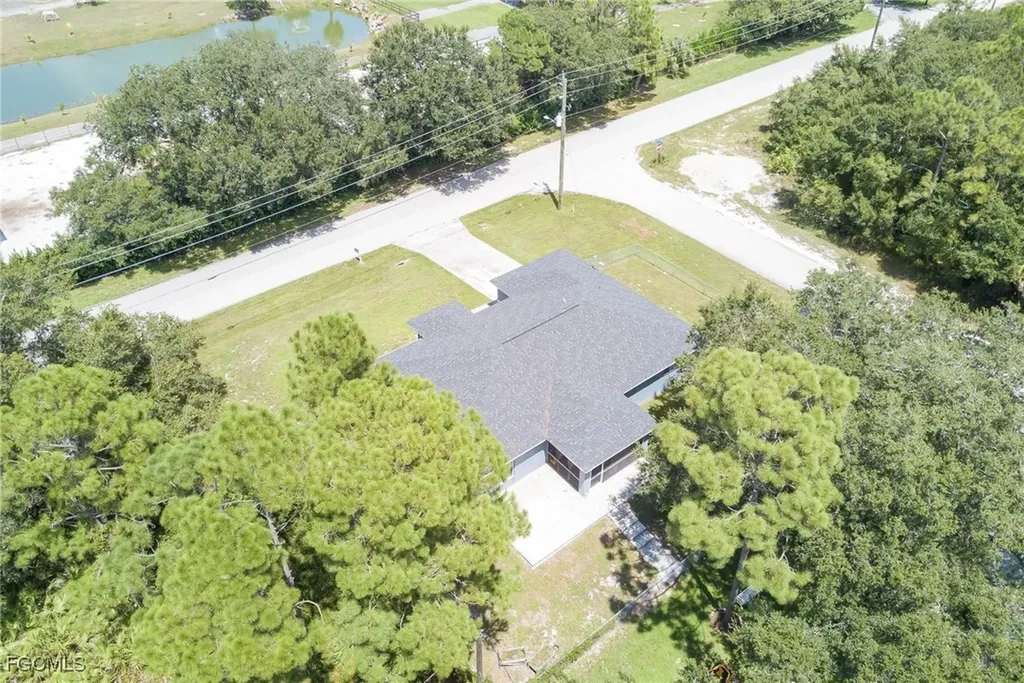 2506 E 23rd Street Alva FL 33920