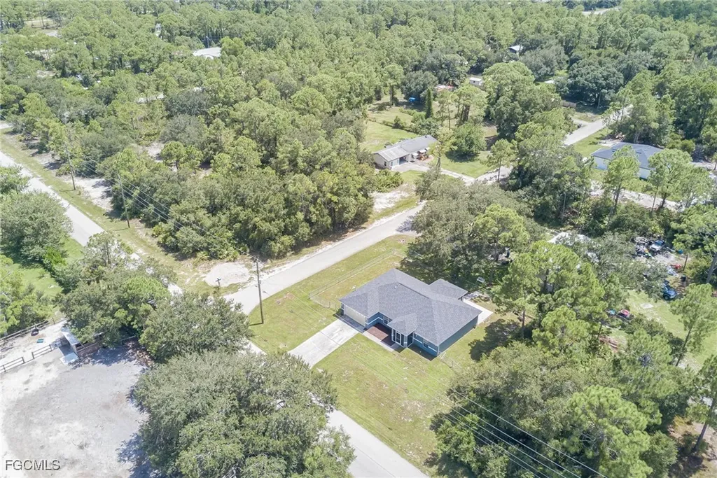 2506 E 23rd Street Alva FL 33920