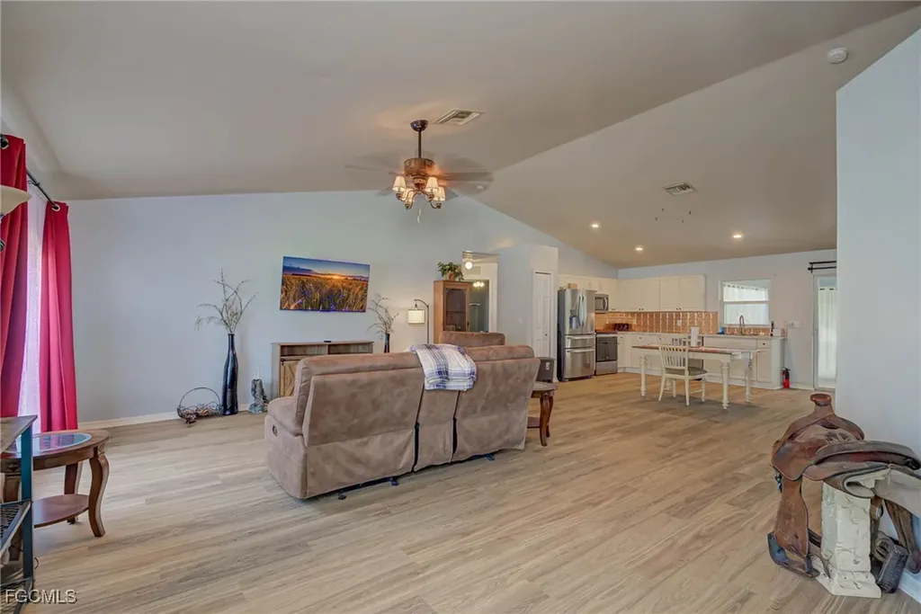 2506 E 23rd Street Alva FL 33920