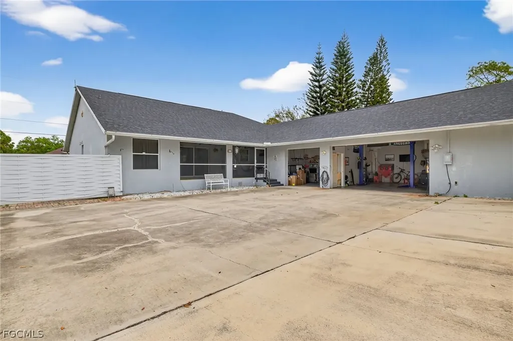 2807 52nd Street SW Lehigh Acres FL 33976