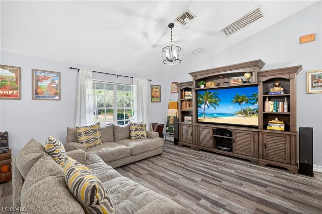 2807 52nd Street SW Lehigh Acres FL 33976