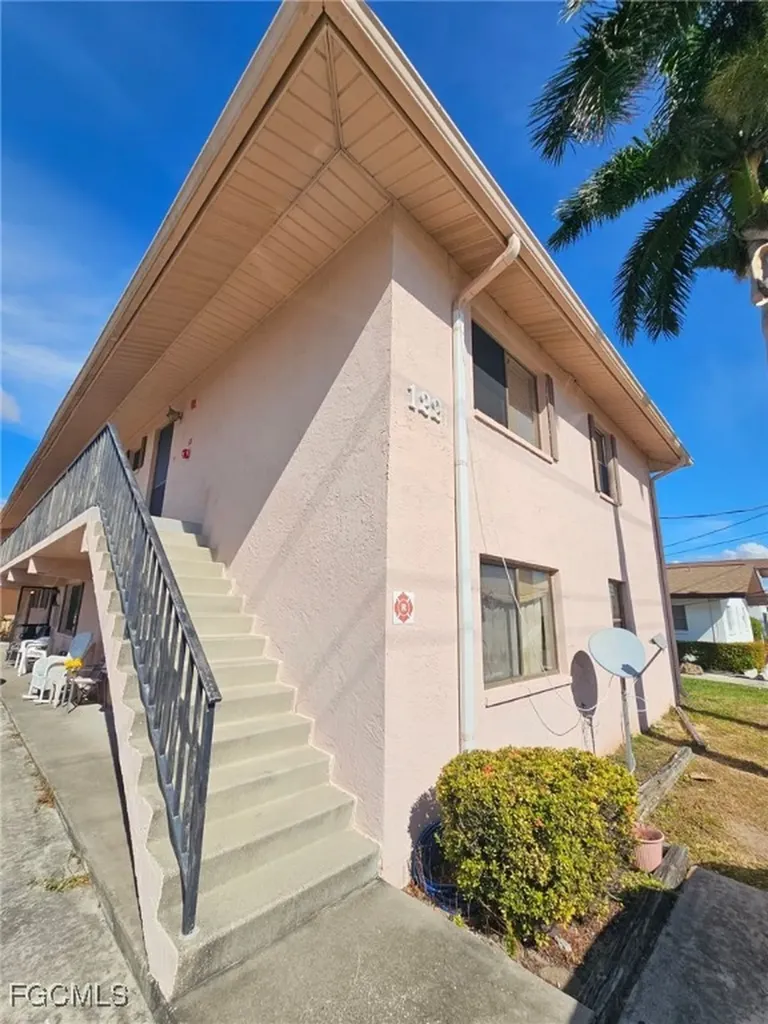 1221 SE 46th Lane Cape Coral FL 33904