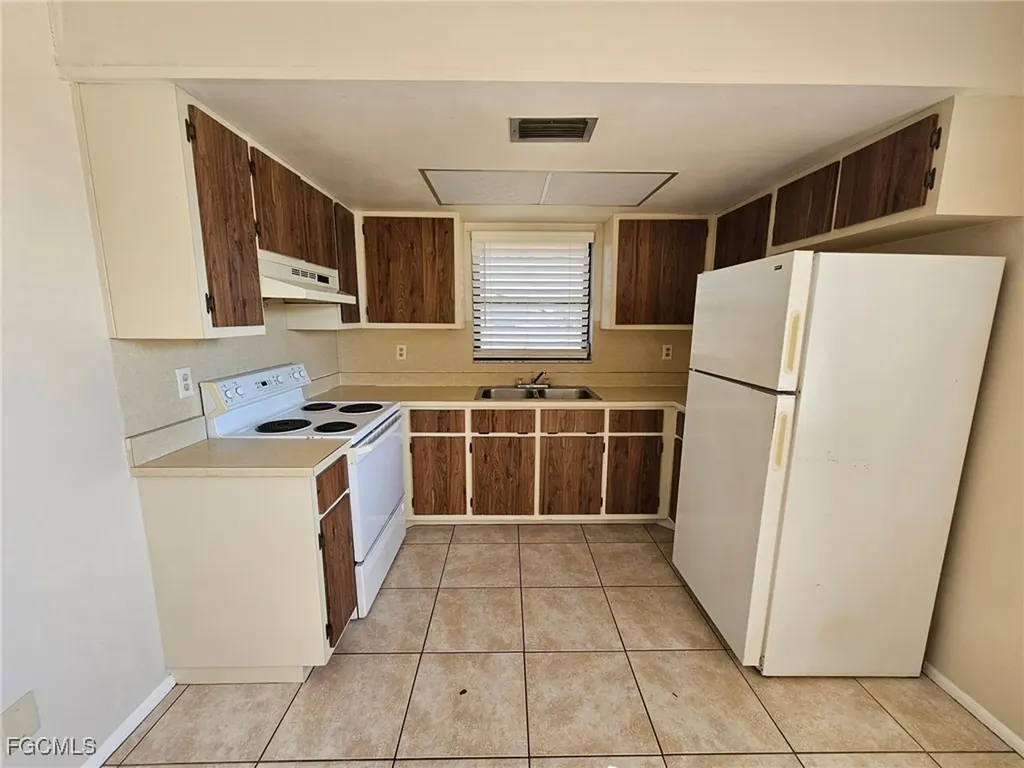 1221 SE 46th Lane Cape Coral FL 33904