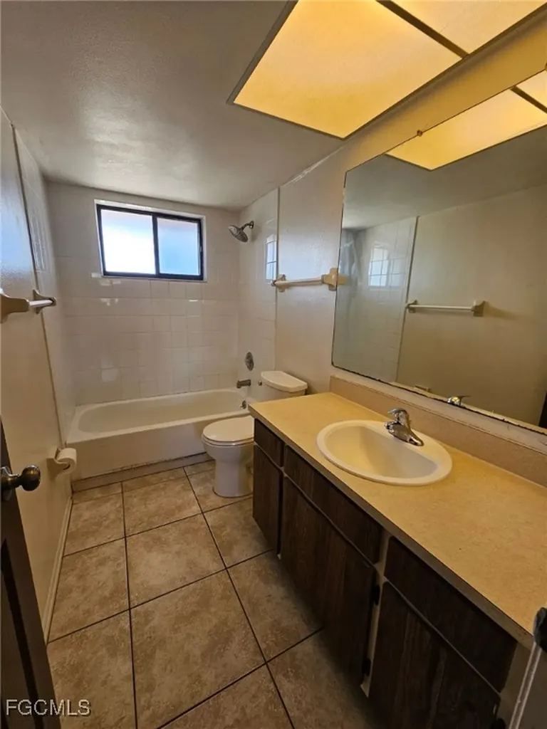 1221 SE 46th Lane Cape Coral FL 33904
