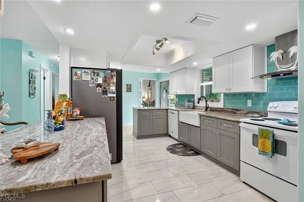 4638 Vinsetta Avenue North Fort Myers FL 33903