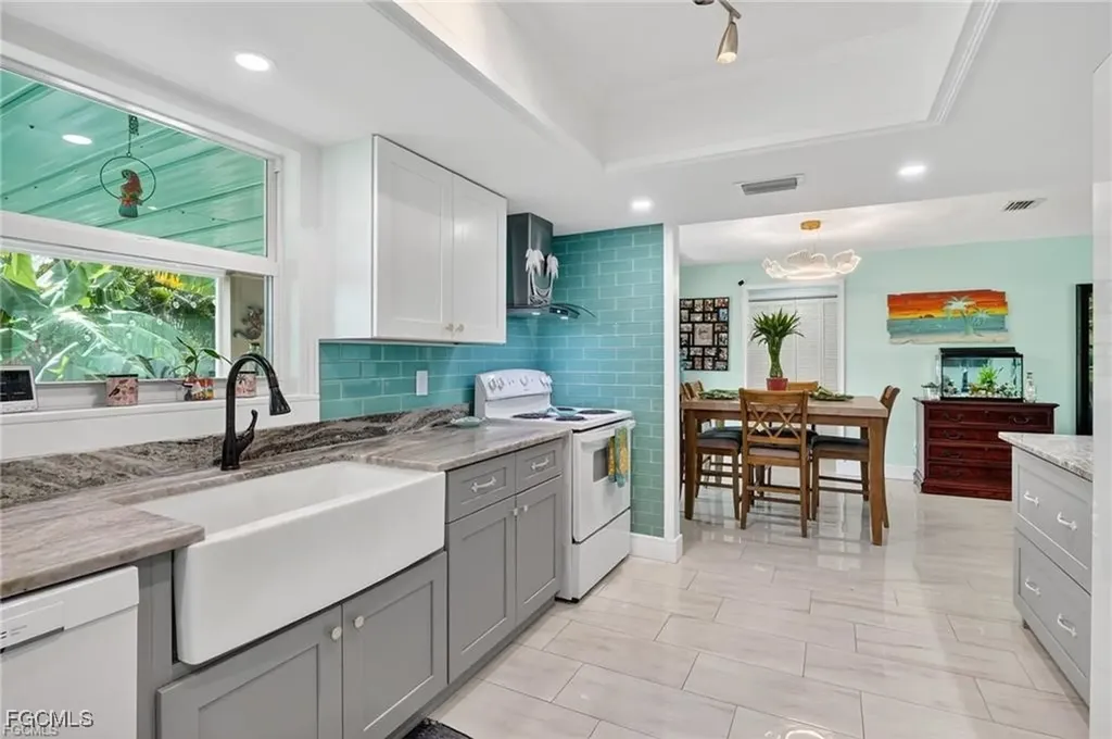 4638 Vinsetta Avenue North Fort Myers FL 33903