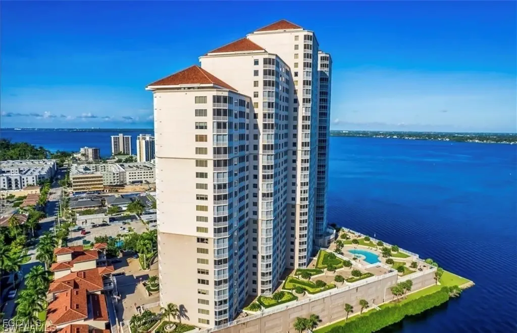 2104 W 1st Street Fort Myers FL 33901