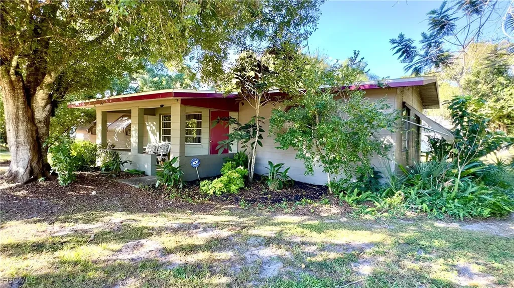 253 W Mariana Avenue North Fort Myers FL 33903