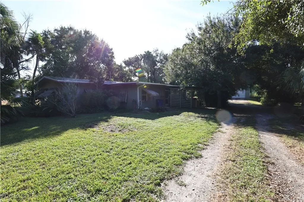 253 W Mariana Avenue North Fort Myers FL 33903