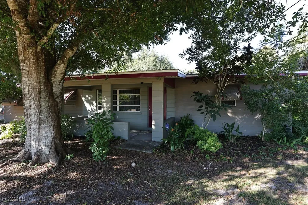 253 W Mariana Avenue North Fort Myers FL 33903