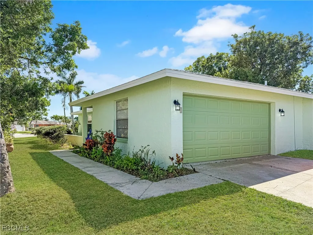 3510 SE 2nd Avenue Cape Coral FL 33904