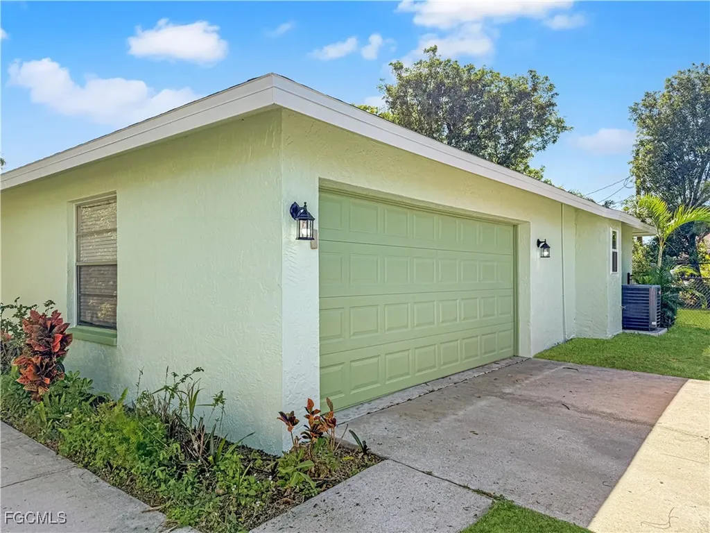 3510 SE 2nd Avenue Cape Coral FL 33904