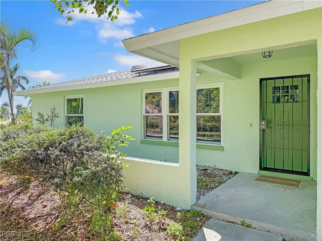 3510 SE 2nd Avenue Cape Coral FL 33904