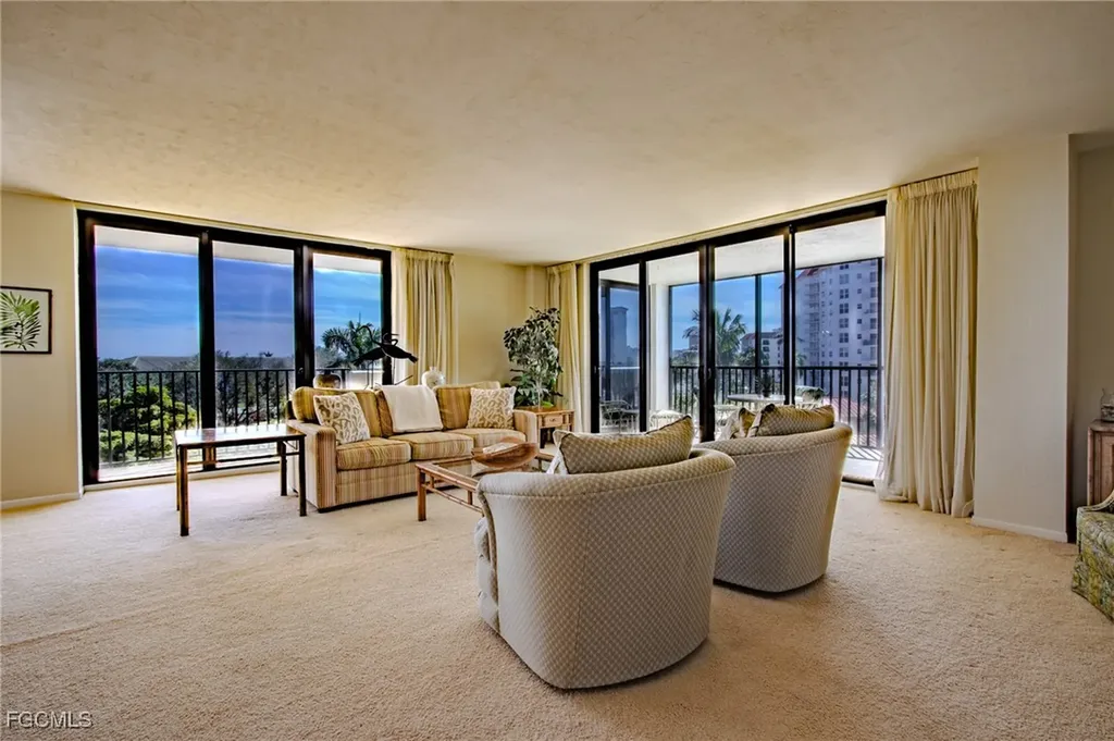 10851 Gulf Shore Drive Naples FL 34108