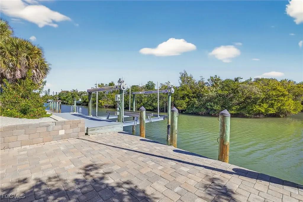 952 Kings Crown Drive Sanibel FL 33957