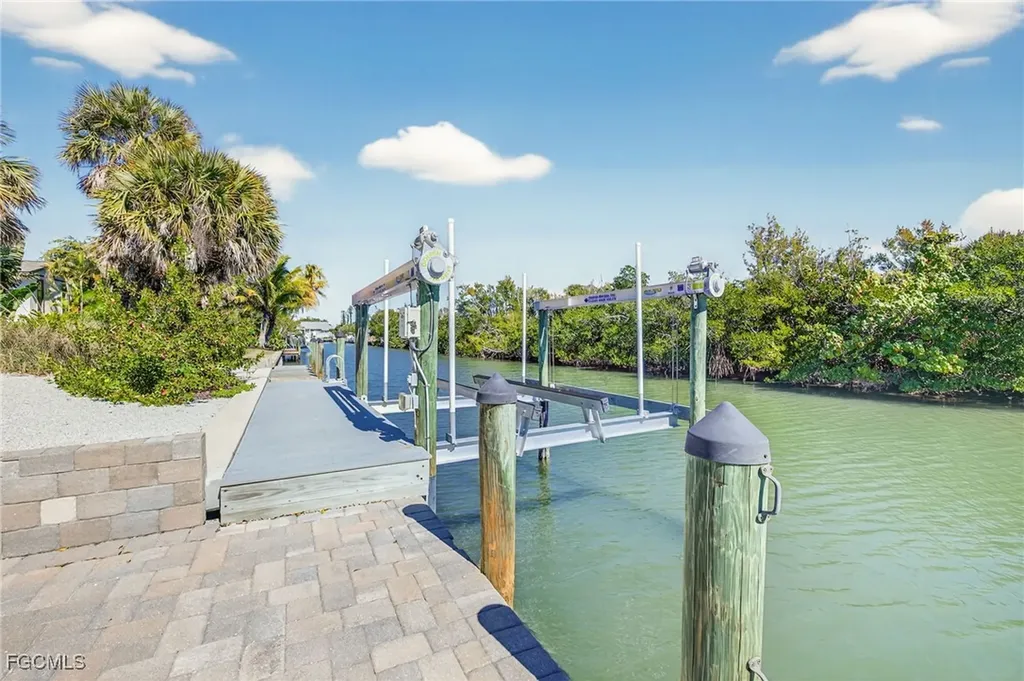 952 Kings Crown Drive Sanibel FL 33957