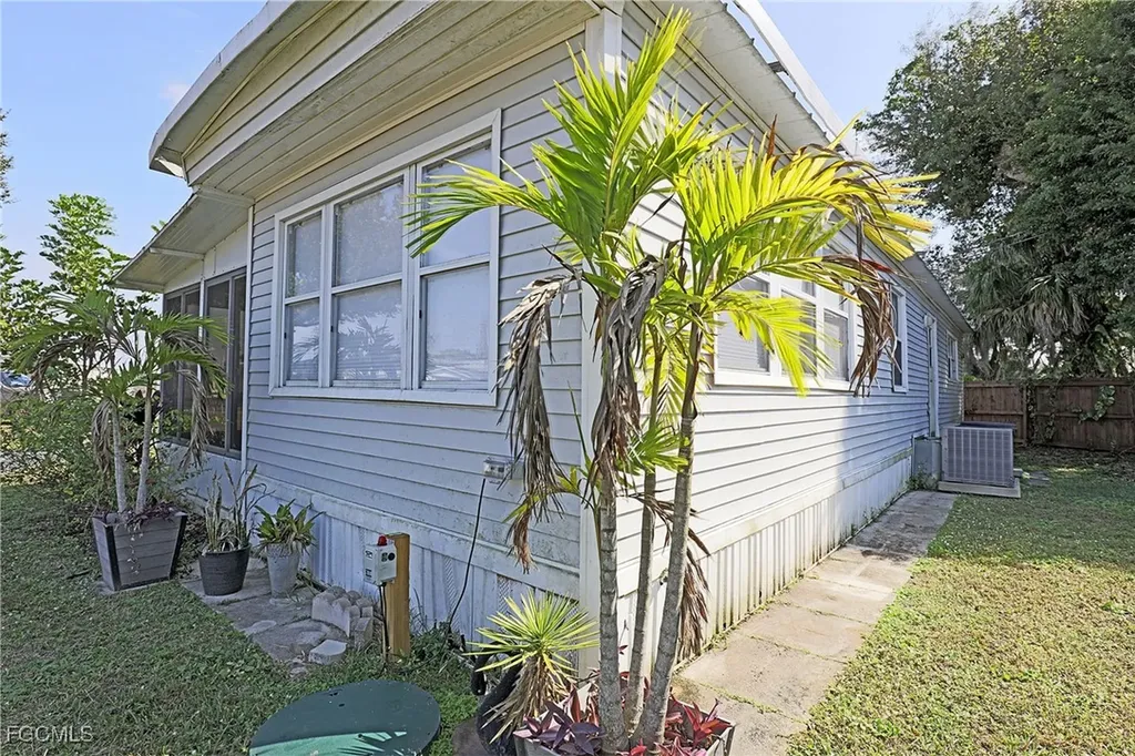 2012 S Olga Drive Fort Myers FL 33905