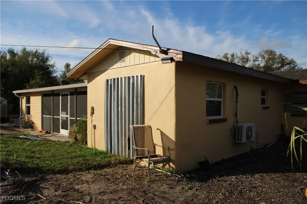 679 Canal Drive North Fort Myers FL 33903