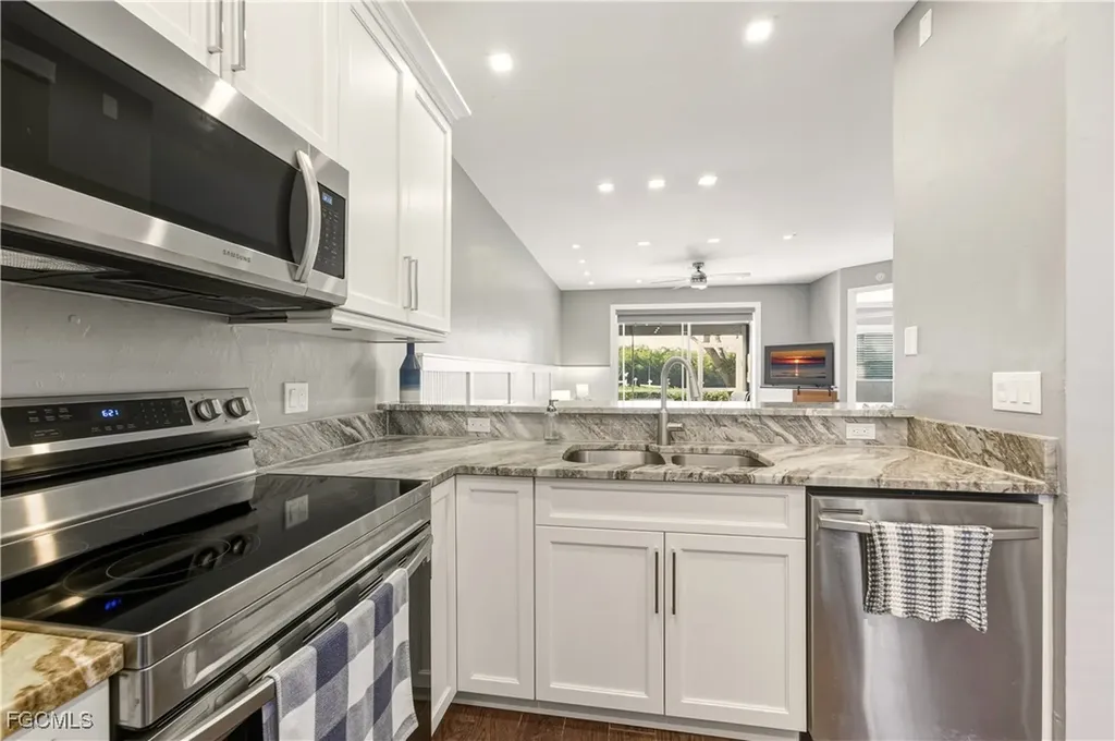 230 Newport Drive Naples FL 34114